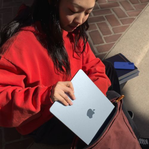 Laptop APPLE MacBook Air (2025) 13.6", M4, 10C/8G, 16/256GB, Starlight, IT KB (MW0Y3)