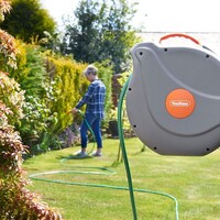 Nosač za crijevo VONHAUS, zidni, auto roll-up, 20m